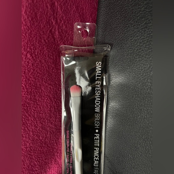 2/10$ NWT Set of 3 brushes (wet n wild) contour, concealer and eyeshadow brush - Picture 6 of 9